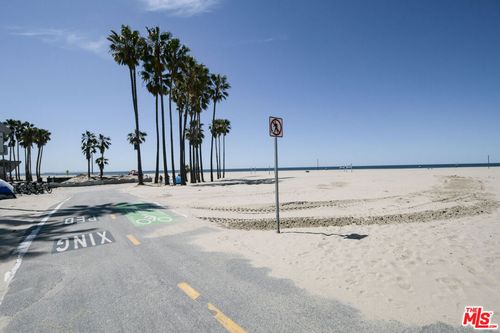 103-22 Navy St, Venice, CA, 90291-2471 | Card Image