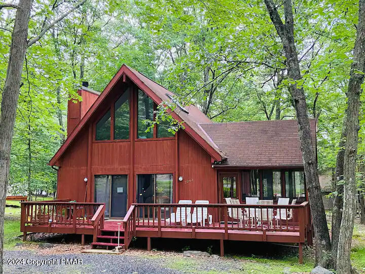 Scarborough Way, Bushkill, PA 18324