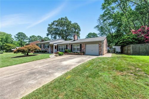 120 Yorkshire Dr, Yorktown, VA, 23693-3317 | Card Image