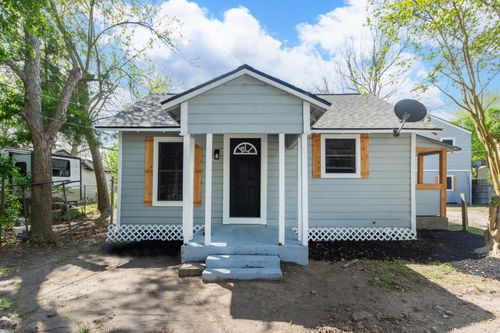 211 W South St, Alvin, TX, 77511-3404 | Card Image