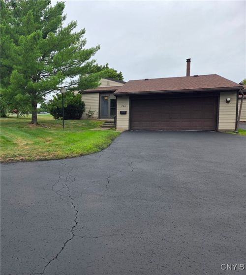 746 Village Blvd S, Baldwinsville, NY, 13027-3346 | Card Image