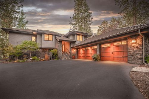 61685 Tam Mcarthur Loop, Bend, OR, 97702-1090 | Card Image