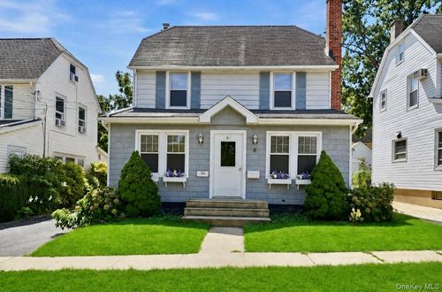 36 Hawthorne Street, North Hempstead, NY, 11596 | Card Image