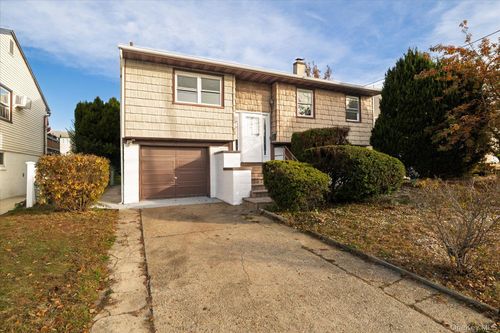 69 E 1st St, Freeport, NY, 11520-5708 | Card Image