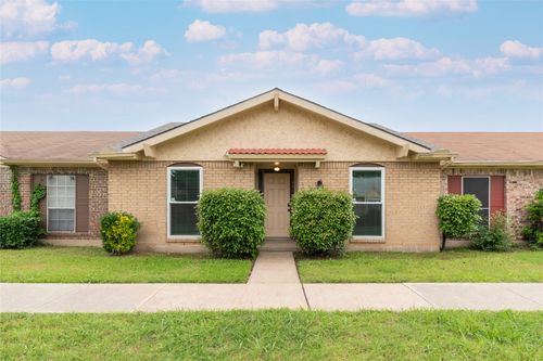 88 E Mountain Creek Dr, Grand Prairie, TX, 75052-5990 | Card Image