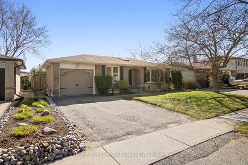 37 Lewin Crescent, Ajax, ON, L1S3A2 | Card Image