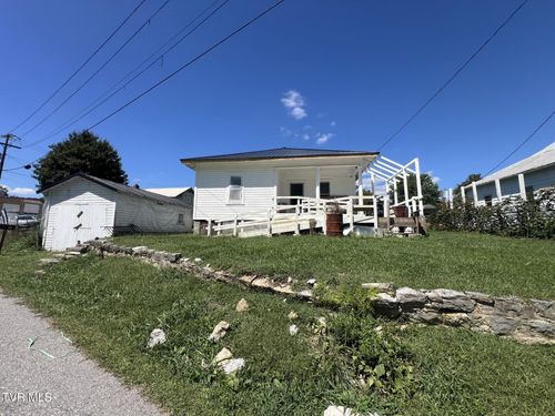 301 S Johnson Dr, Pennington Gap, VA, 24277-2616 | Card Image