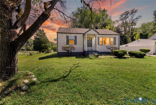 654 Confederate Ave, Petersburg, VA, 23803-5302 | Card Image