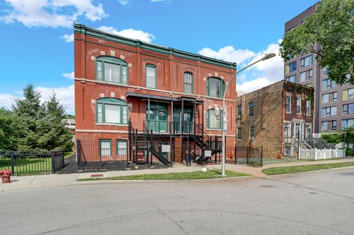 4326 Calumet Ave, Chicago, IL, 60653-6302 | Card Image