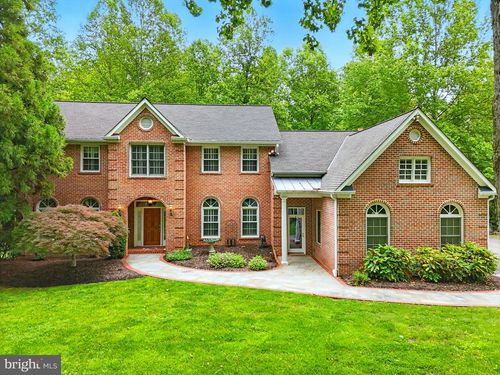 8390 Sylvan Way, Clifton, VA, 20124-2241 | Card Image
