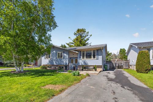 825 Allum Ave, Kingston, ON, K7M7A3 | Card Image