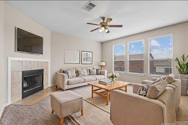 156 Springtree Blf, House other with 4 bedrooms, 3 bathrooms and null parking in Cibolo TX | Image 7