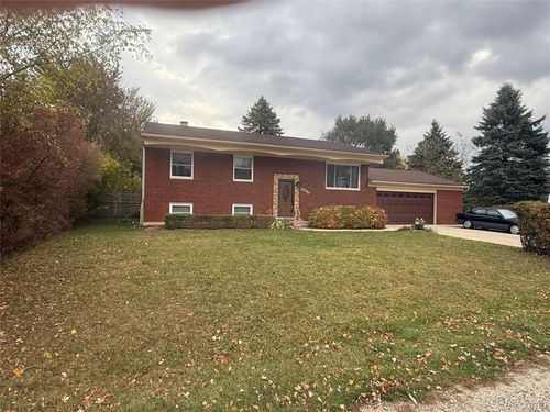 1442 Sunset Dr, Wolverine Lake, MI, 48390-2348 | Card Image