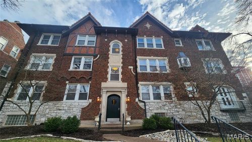 3w-7570 Byron Pl, Saint Louis, MO, 63105-2777 | Card Image