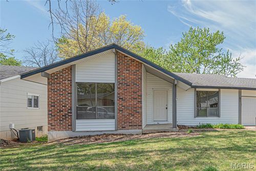 937 Napoli Dr, Ballwin, MO, 63021-6470 | Card Image