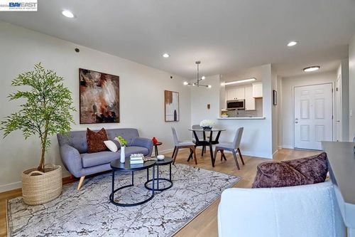 365-685 Dartmore Ln, Hayward, CA, 94544-6782 | Card Image