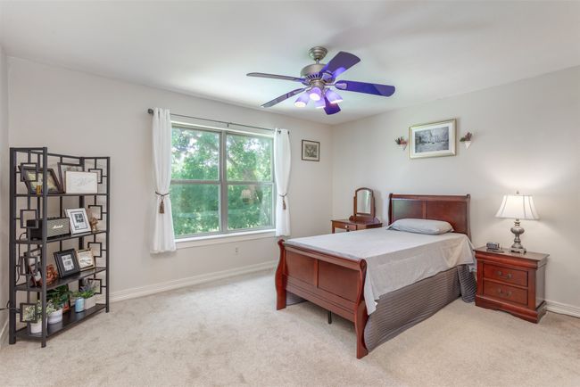 Bedroom with shared bathroom | Image 26