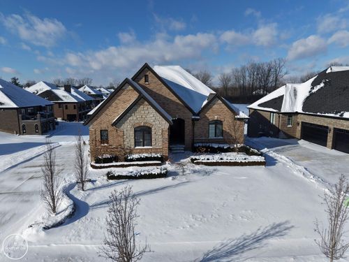 60749 Forest Creek Dr, Washington Twp, MI, 48094-1846 | Card Image