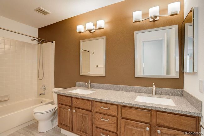Upstairs full bathroom | Image 40