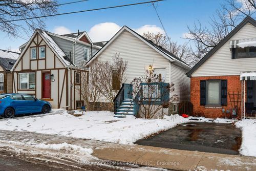 218 E 8th St, Hamilton, ON, L9A3L8 | Card Image