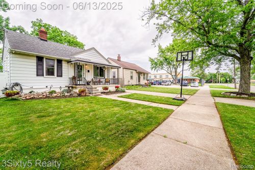 1070 Cora St, Wyandotte, MI, 48192-2806 | Card Image