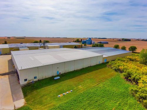 bay-21035 240th St, Grundy Center, IA, 50638-8695 | Card Image