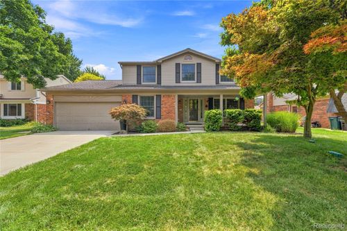 2066 Jeffrey Dr, Troy, MI, 48085-3817 | Card Image