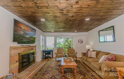 apt-25-220 Northridge Rd, Beech Mountain, NC, 28604-8186 | Card Image