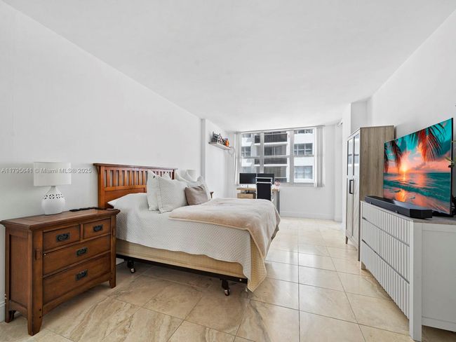 APT-1015 - 6039 Collins Ave, Condo with 1 bedrooms, 2 bathrooms and null parking in Miami Beach FL | Image 15