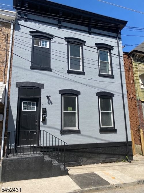 24 Sanford St, Trenton, NJ, 08618-3835 | Card Image