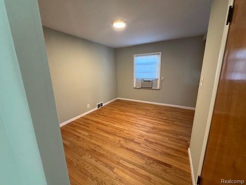 1211 Amelia Ave, Royal Oak, MI, 48073-2706 | Card Image