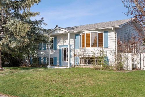 444 Woodland Cres Se, Calgary, AB, T2J1J9 | Card Image