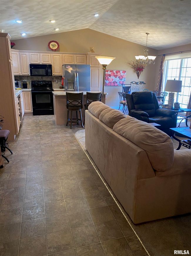 11012 N Rhonda Way, House other with 3 bedrooms, 3 bathrooms and null parking in Dunlap IL | Image 9