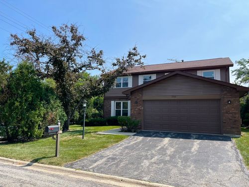 2566 Brian Dr, Northbrook, IL, 60062-7611 | Card Image