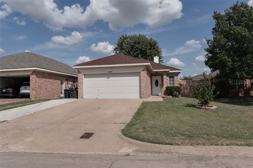 7108 Park Creek Cir W, Fort Worth, TX, 76137-4502 | Card Image