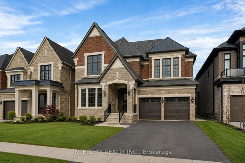 8 Heart Lake Circle, King, ON, L7B0T1 | Card Image