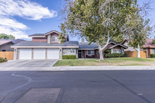 1040 Meadowview Ln, Ridgecrest, CA, 93555-3174 | Card Image