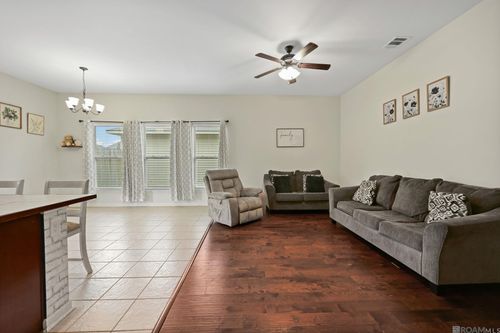 42510 Pebblestone Ave, Prairieville, LA, 70769-6461 | Card Image