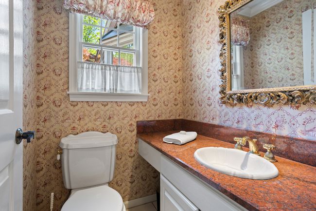 Charming powder room | Image 24