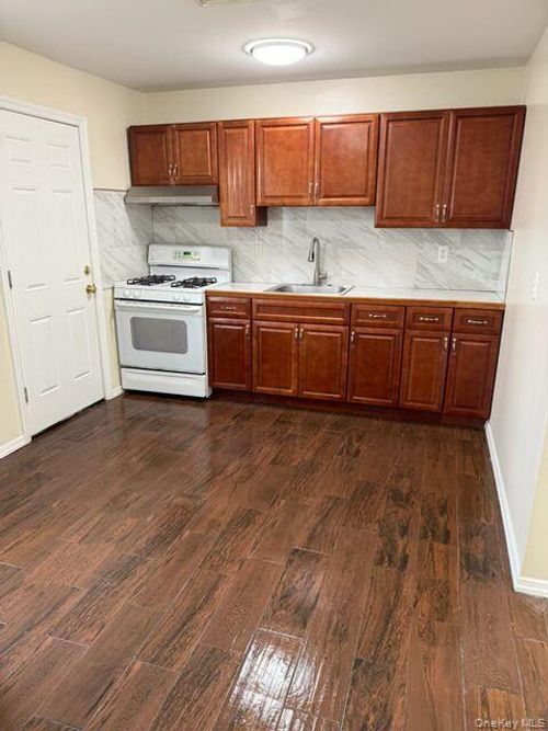 161 Merrill St, Brentwood, NY, 11717-3418 | Card Image