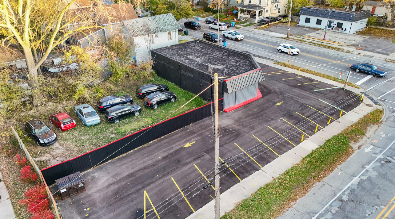 Commercial Lease in Lansing 2