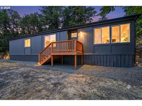 590 Ne Spring St, White Salmon, WA, 98672-8983 | Card Image