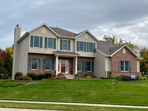 5355 Heather Glen Cir, Bettendorf, IA, 52722-6212 | Card Image