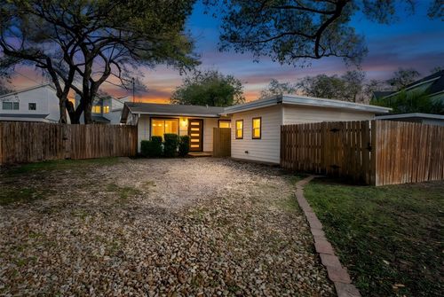 a-904 Plateau Cir, Austin, TX, 78745-1032 | Card Image