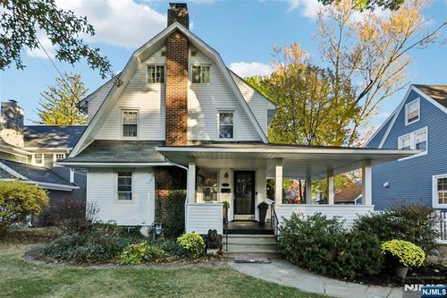 243 Oak St, Ridgewood, NJ, 07450-2512 | Card Image