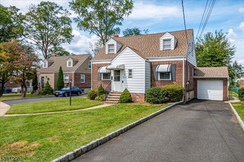 114 Oakmanor Pkwy, South Plainfield, NJ, 07080-4923 | Card Image