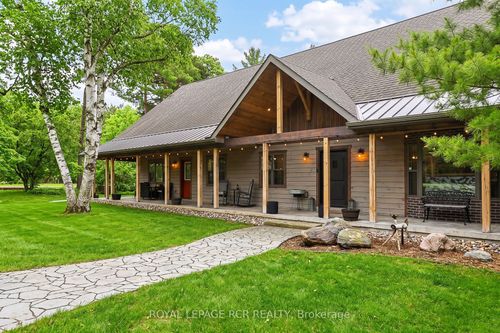 4143 Vivian Rd, Cedar Valley, ON, L4A2A7 | Card Image