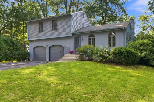 8 Sky View Rd, North Smithfield, RI, 02896-8105 | Card Image
