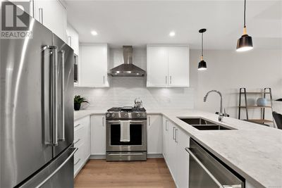 404 - 2520 Hackett Cres, Condo with 1 bedrooms, 1 bathrooms and 1 parking in Saanichton BC | Image 2