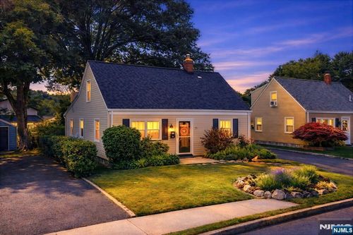 72 Robertson Ave, Hawthorne, NJ, 07506-1017 | Card Image